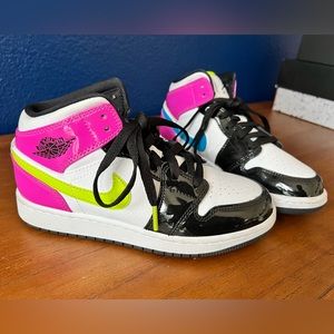Nike Air Jordan 1 Mid SE GS Cyber Active Fuchsia - Size 3.5Y - Like New!